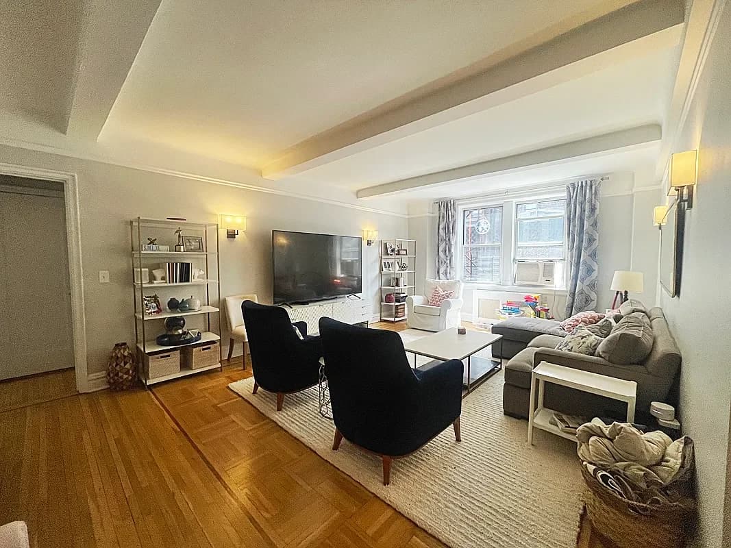 145 East 92 Street #10A, Manhattan, NY 10128 apartment_living_room 1