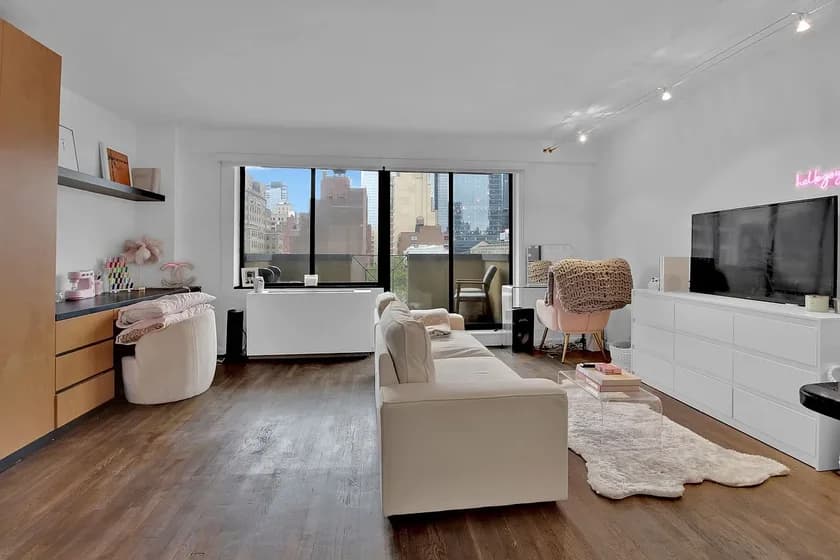 177 Thompson St #27, Manhattan, NY 10012 apartment_living_room 1