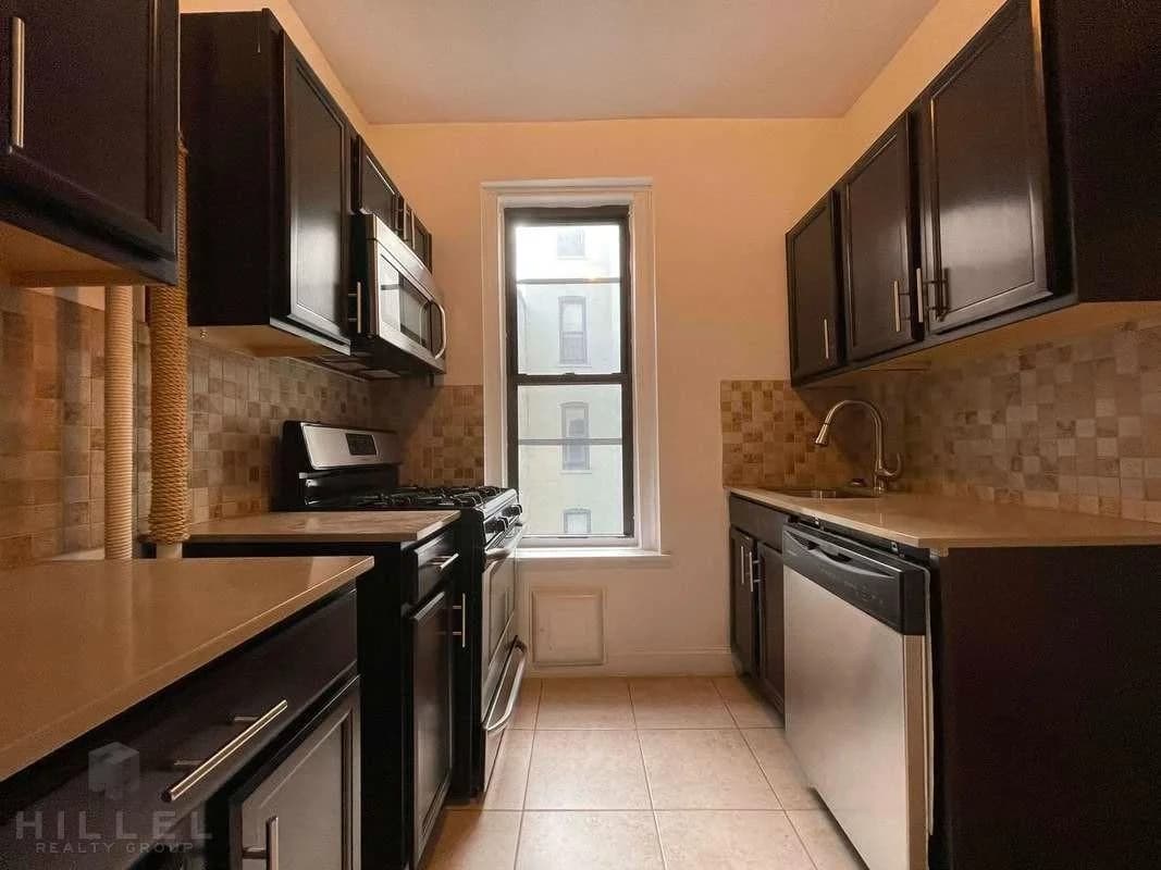 29-07 31 Avenue #3F, Queens, NY 11106 1