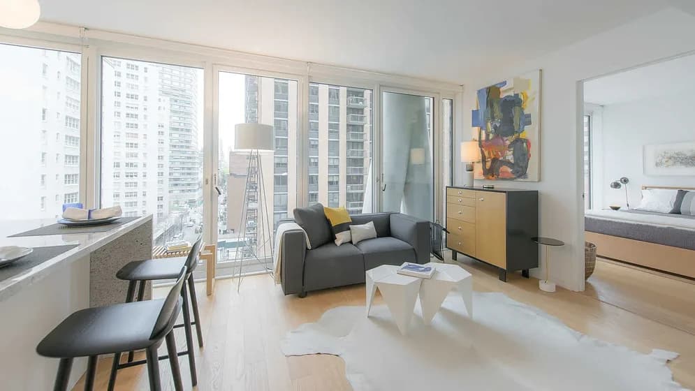 170 Amsterdam Avenue #07N, Manhattan, NY 10023 apartment_living_room 1