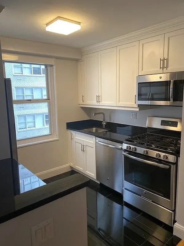155 W 68 St #522, Manhattan, NY 10023 apartment_kitchen 1