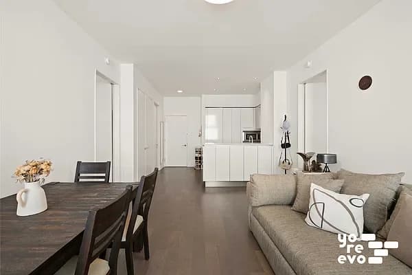 25 Broad Street #18K, Manhattan, NY 10005 apartment_living_room 1