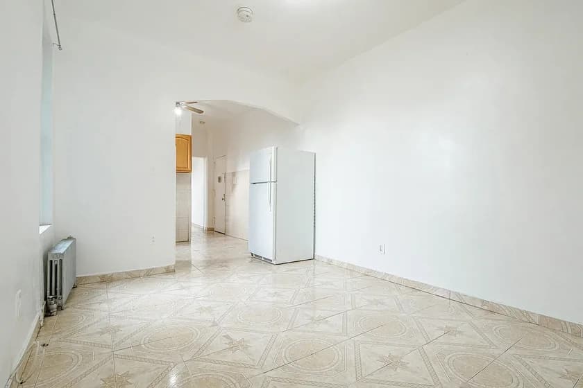 204 Ellery Street #3B, Brooklyn, NY 11206 apartment_living_room 1