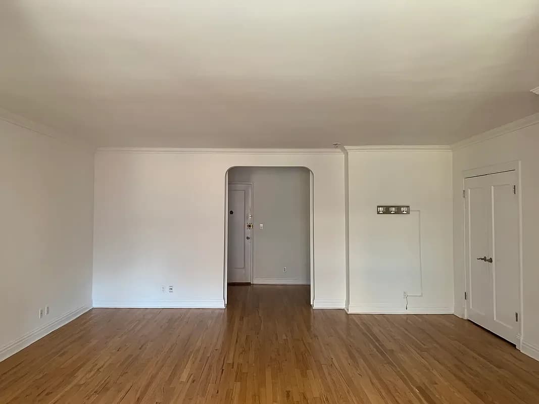 330 East 63 Street #006B, Manhattan, NY 10065 apartment_living_room 1