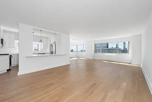 211 East 70 Street #5G, Manhattan, NY 10021 apartment_living_room 1