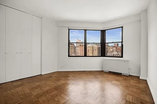 120 East 90 Street #16C, Manhattan, NY 10128 apartment_living_room 1