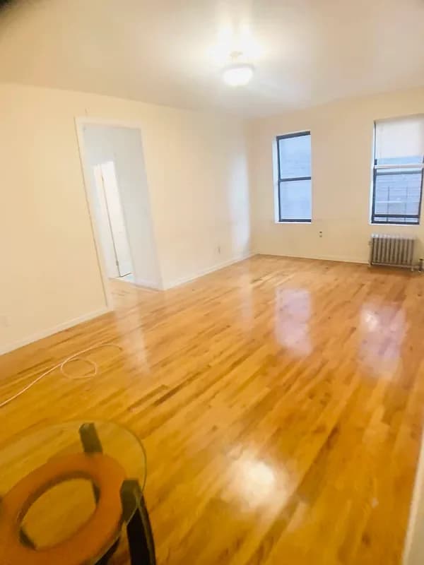 701 West 176 Street #5F, Manhattan, NY 10033 apartment_living_room 1